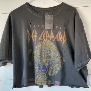 Distressed Def Leppard graphic tee